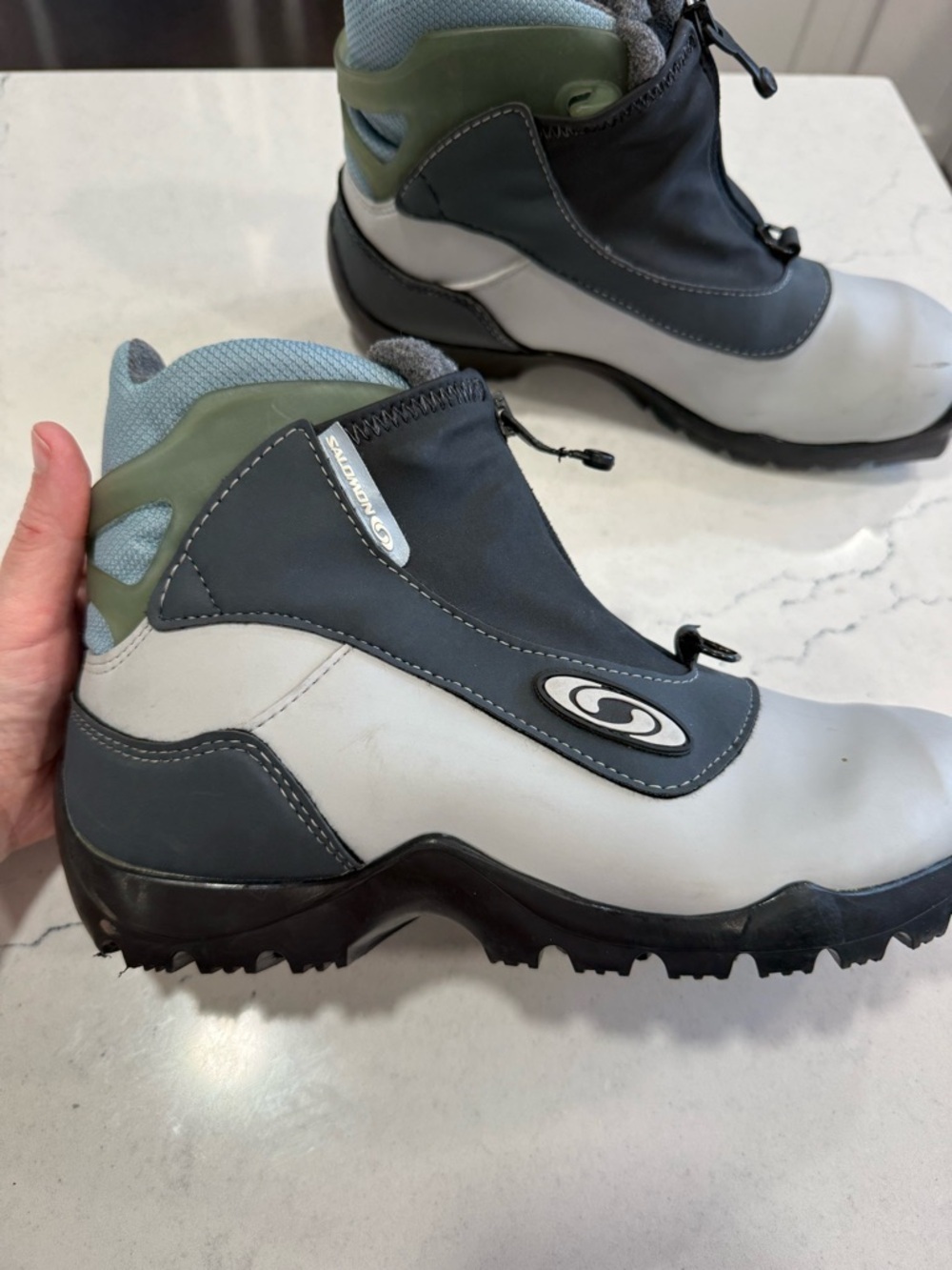 Women’s Salomon Waterproof Hiking Boots Size 7 Gray/Black Trail Outdoor Shoes - Picture 7 of 15